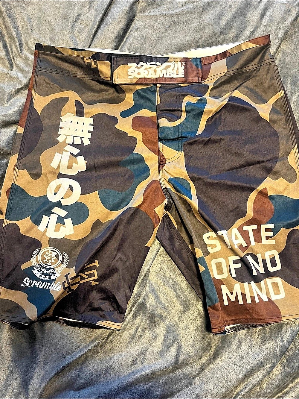 SCRAMBLE “NO MIND” CAMO SHORTS